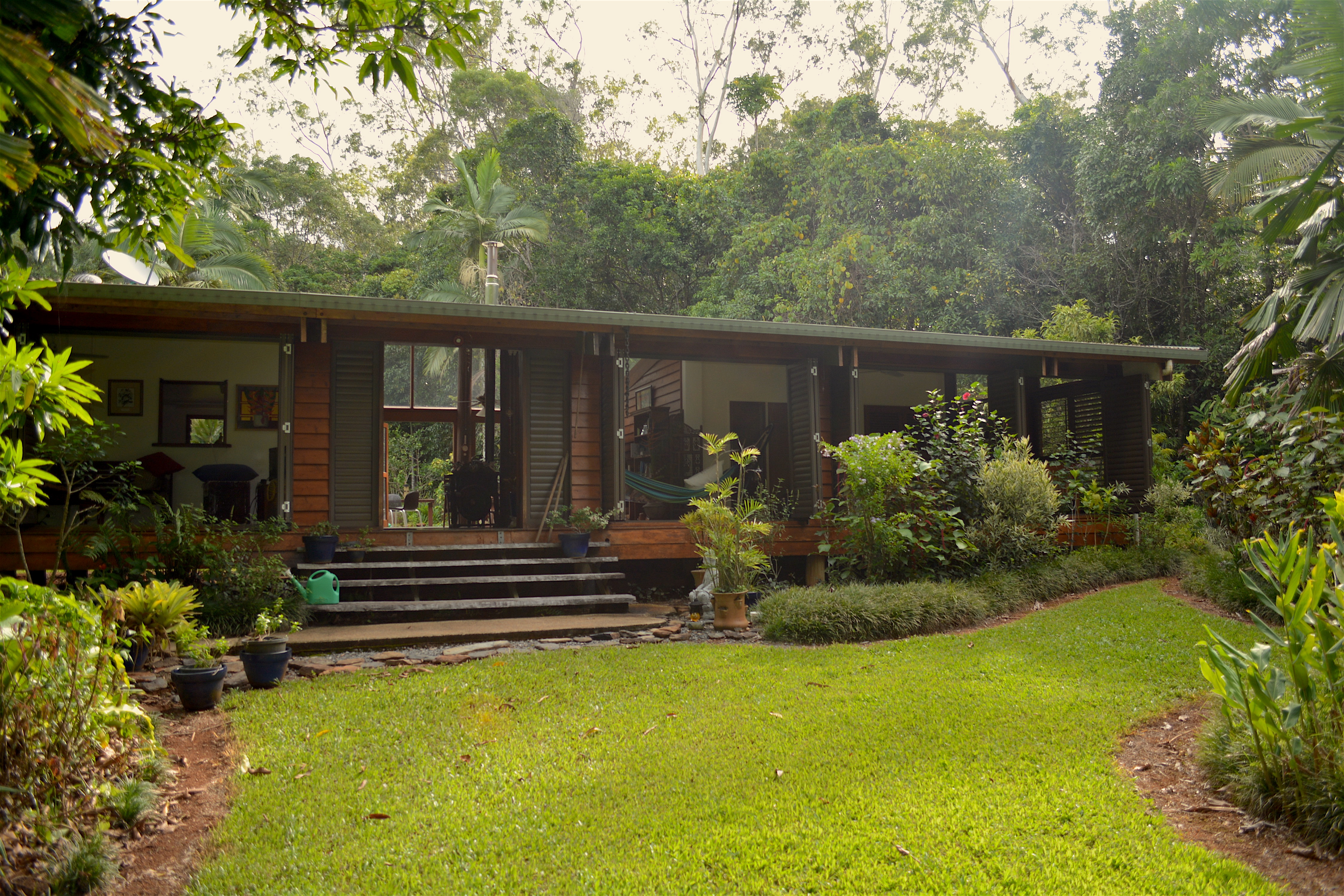 to Kuranda Hippie Village in the Rainforest Woody World Packer